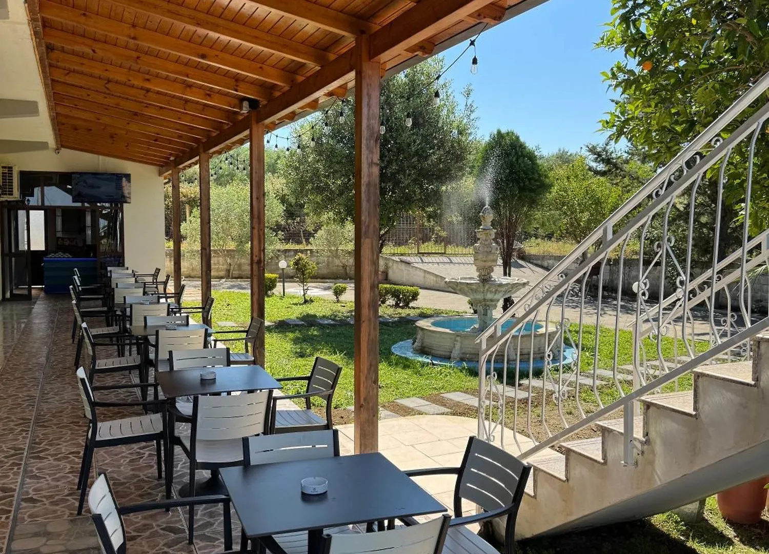 Bar & Hotel Amaxhe Drač