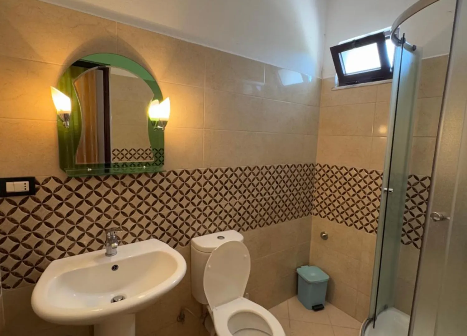Bar & Hotel Amaxhe Drač