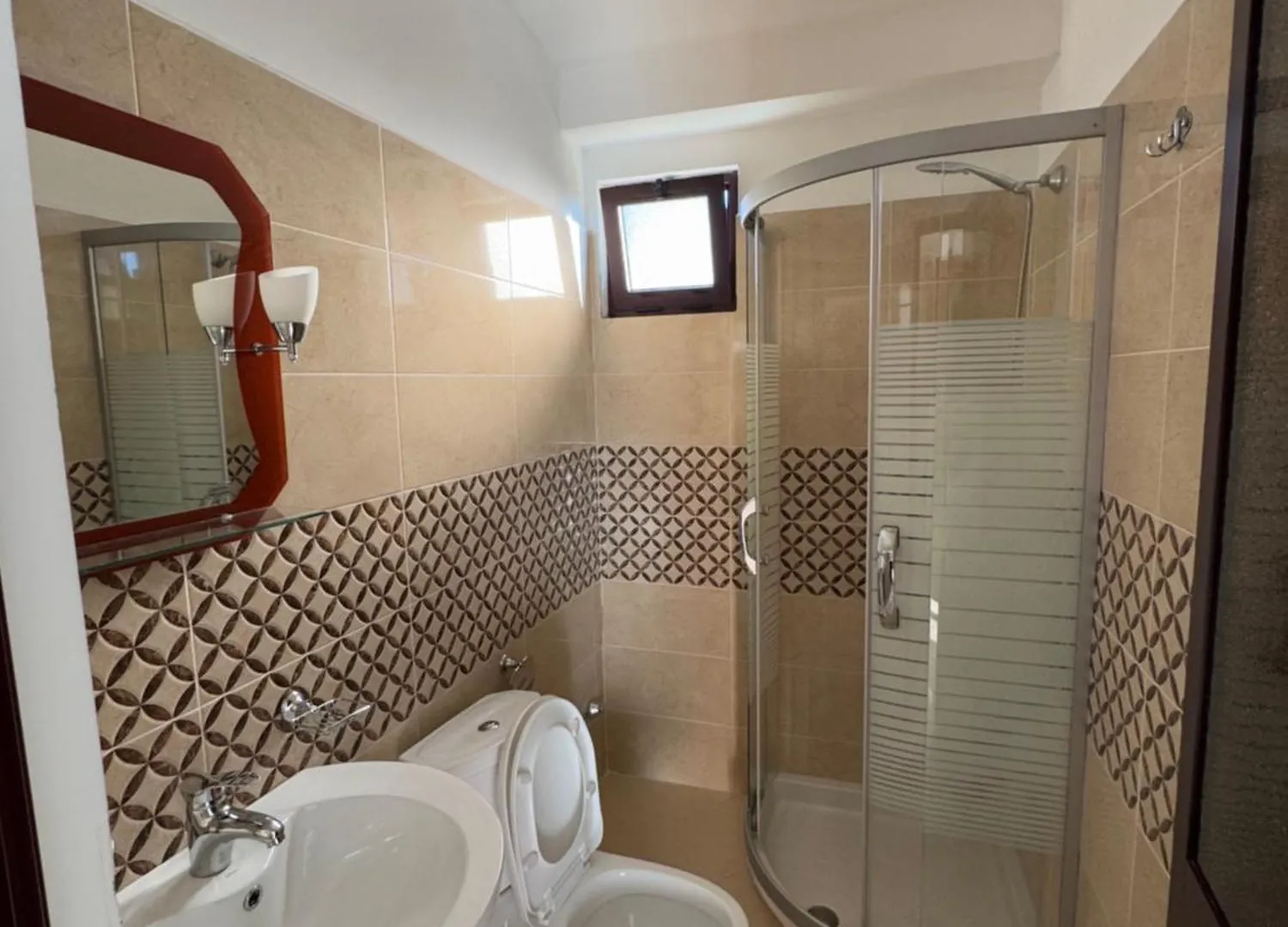 **  Bar & Hotel Amaxhe Drač Albánie