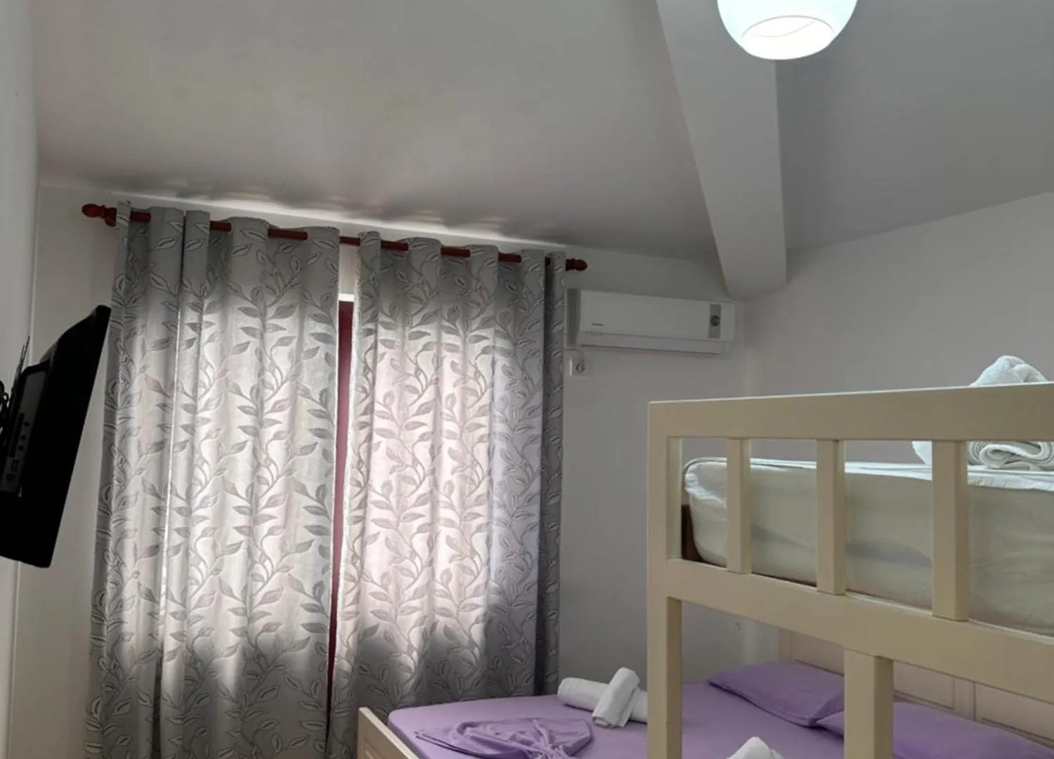 Bar & Hotel Amaxhe Drač 2*,